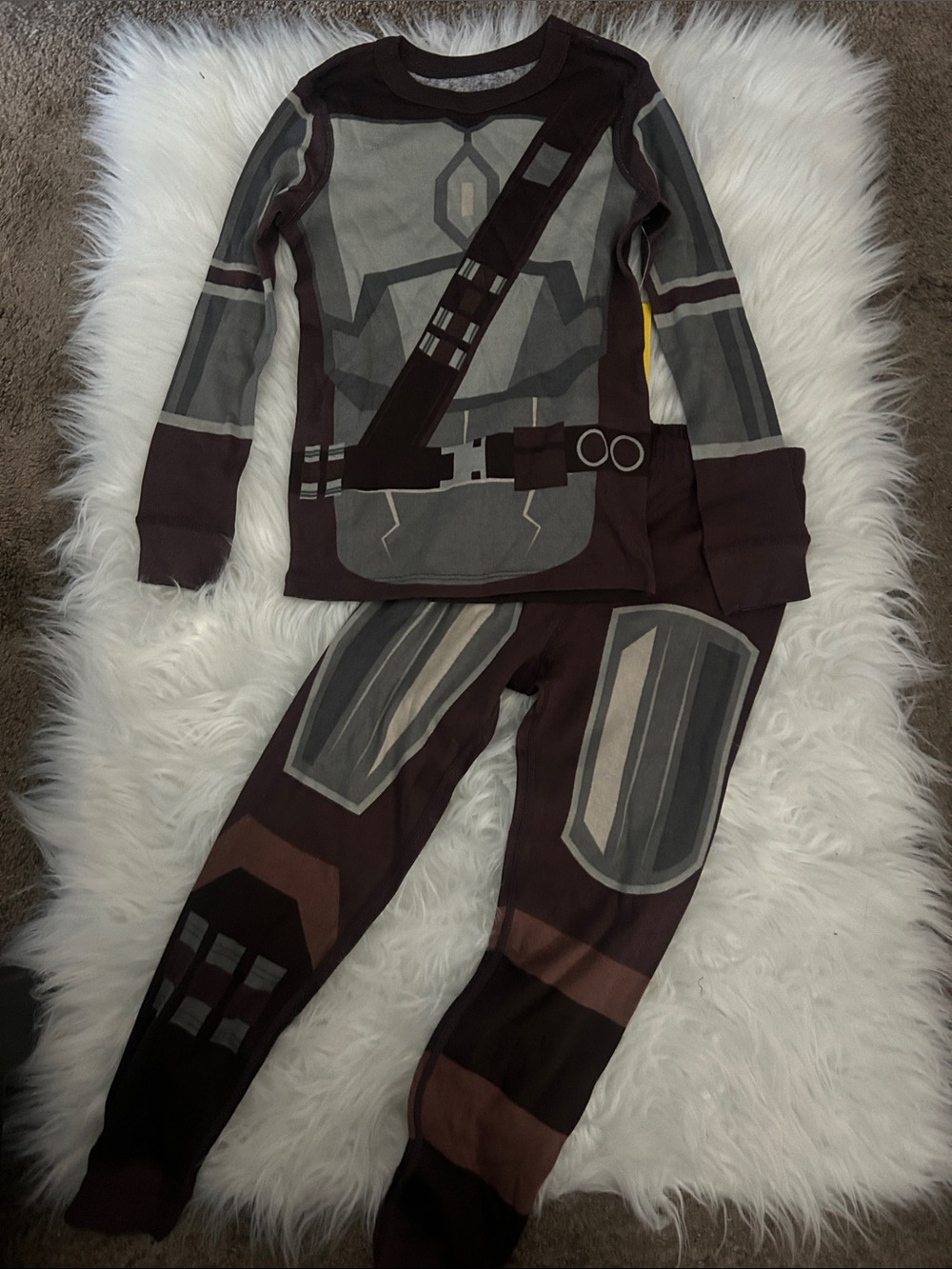 NWT Disney Star Wars The Mandalorian Din Djarin pajama set size 6
